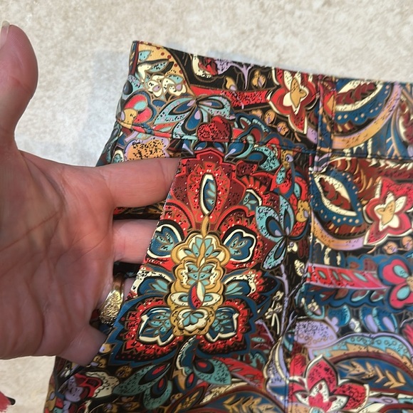 Very J Faux Leather Boho Printed Paisley Shorts L Fall Fashion - Picture 5 of 9